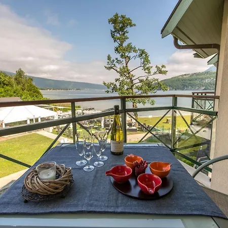 La Baie Des Voiles: Lakefront Apartments on Annecy Duingt Exterior photo