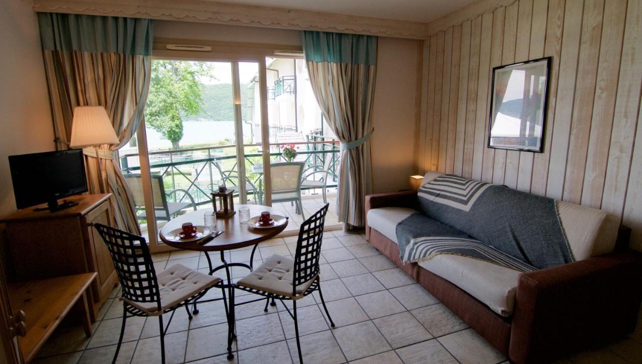 La Baie Des Voiles: Lakefront On Annecy Apartment Duingt