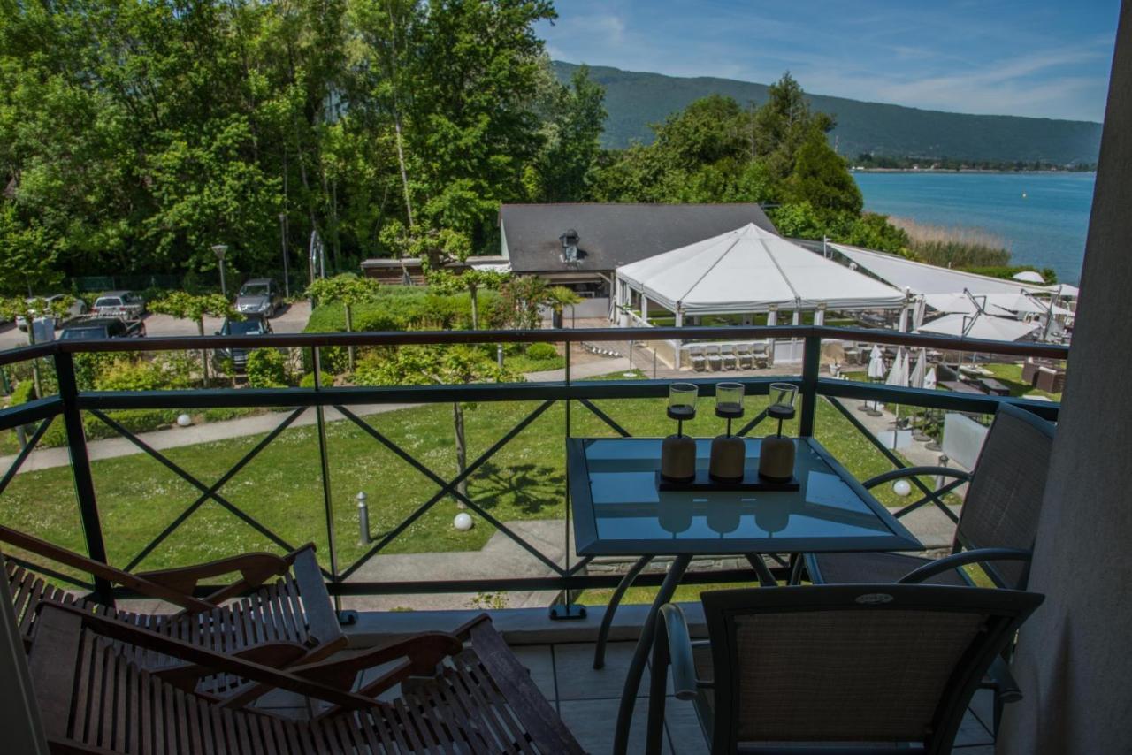 La Baie Des Voiles: Lakefront On Annecy Apartment