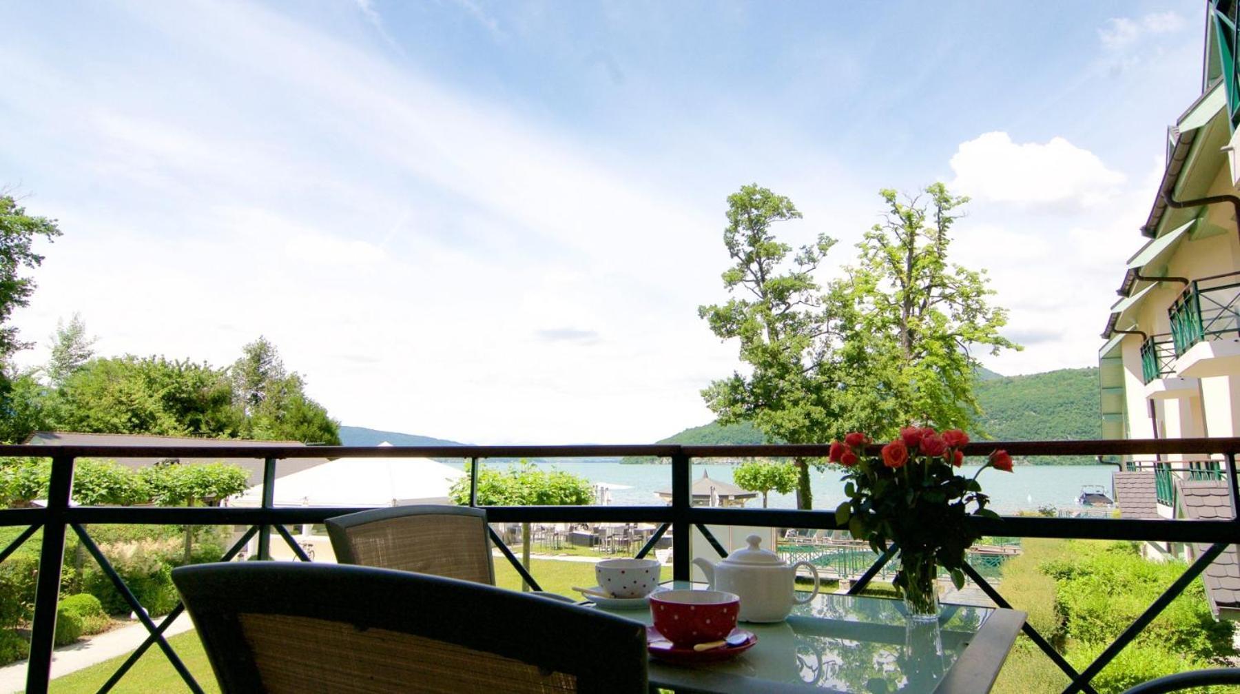 Apartment La Baie Des Voiles: Lakefront On Annecy