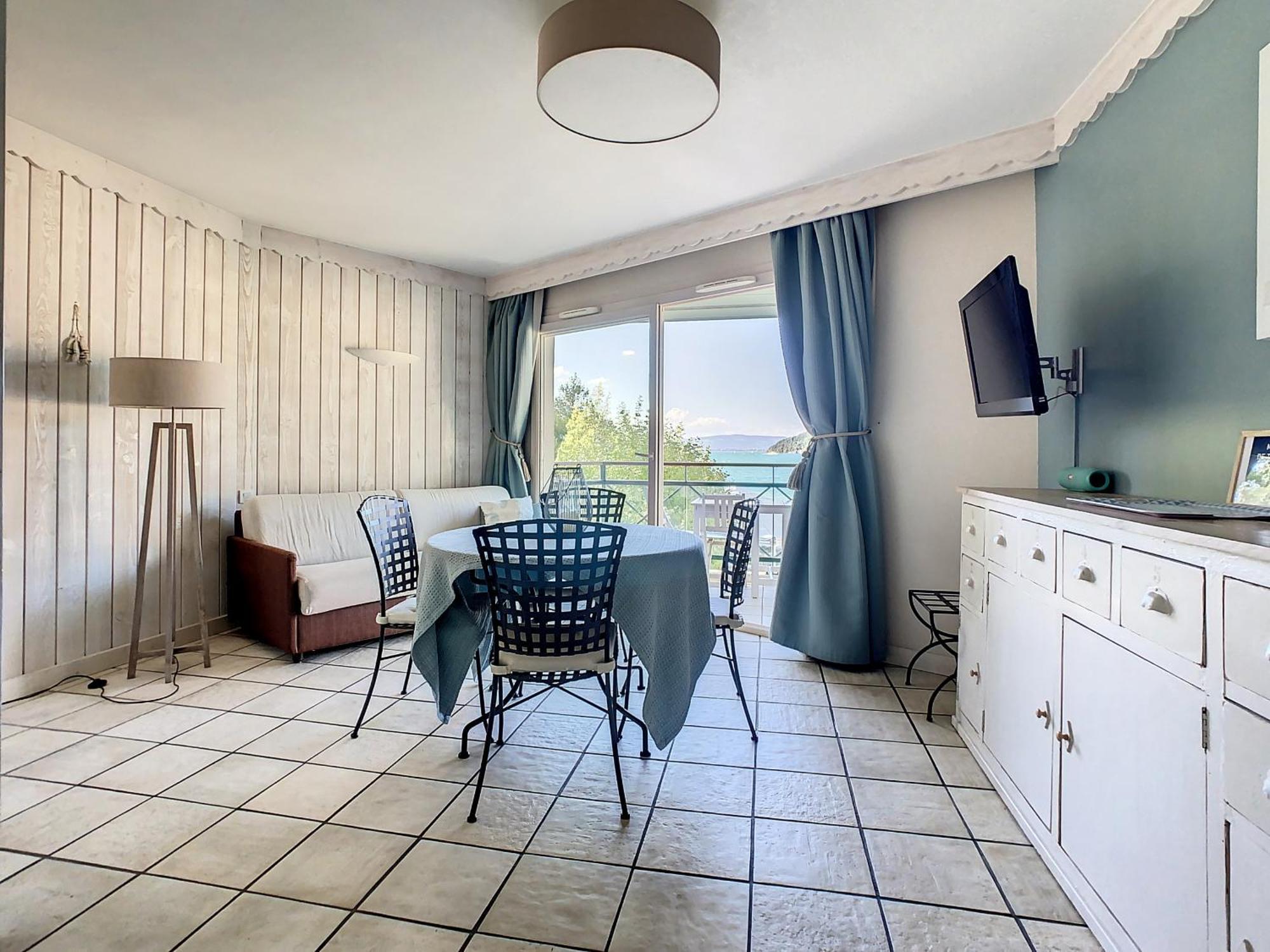 Apartment La Baie Des Voiles: Lakefront On Annecy