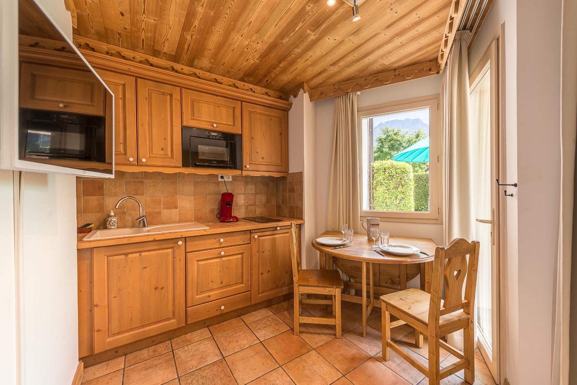 La Baie Des Voiles: Lakefront On Annecy Apartment *