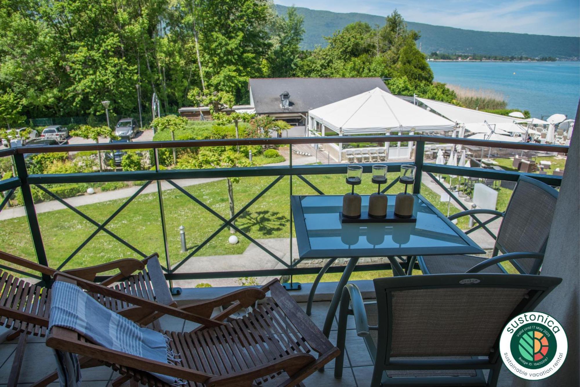 La Baie Des Voiles: Lakefront On Annecy Duingt