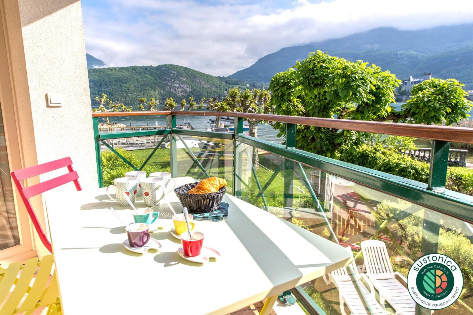 La Baie Des Voiles: Lakefront On Annecy Apartment *