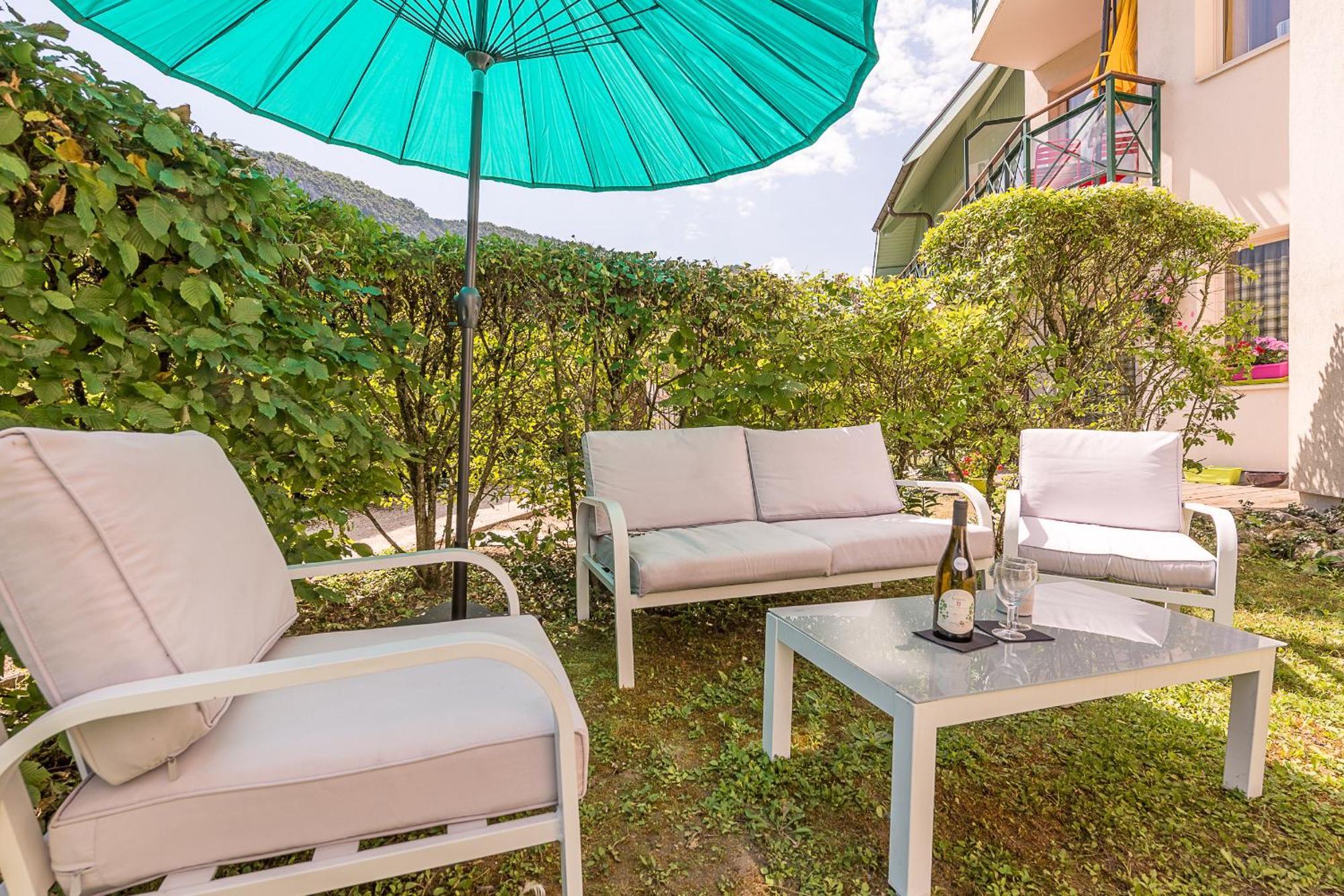 Apartment La Baie Des Voiles: Lakefront On Annecy Duingt